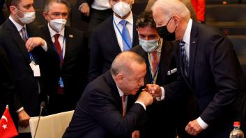La foto de Biden y Erdogan que da la vuelta al mundo: no es lo que parece