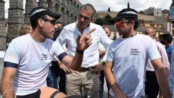 Ortega Smith (Vox) saluda sin mascarilla a decenas de personas en Segovia sin respetar la distancia de seguridad