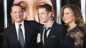 El hijo antivacunas de Tom Hanks la lía en Instagram: "No me vais a pinchar con esa puta aguja"