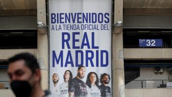Destrozan con alunizaje la tienda oficial del Real Madrid y se llevan decenas de camisetas