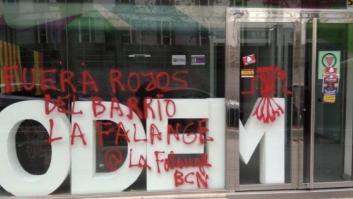 Pintadas falangistas en la sede de Podemos en Cataluña: "Fuera rojos", "cerdos"