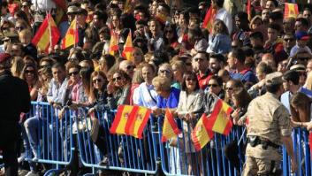 La llegada de los reyes al desfile de la Fiesta Nacional: entre gritos de "viva España" y "Puigdemont a prisión"