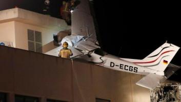 Dos muertos al estrellarse una avioneta contra una gasolinera en Barcelona