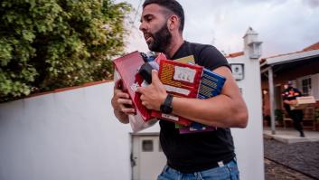 Vicens Vives y Correos envían material escolar a niños que han perdido su escuela en La Palma