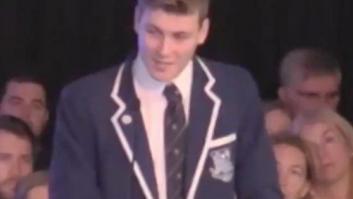 El aplaudido discurso de graduación de un chico gay en un colegio católico