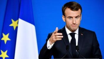 Macron no renuncia a la subida de los carburantes, pero adaptará los impuestos a los precios del petróleo