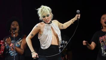 Miley Cyrus para un concierto y hace algo importantísimo por la salud mental