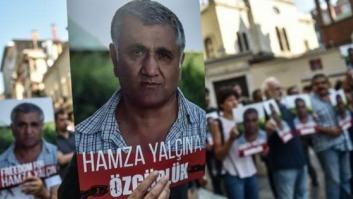El periodista turco-sueco Hamza Yalçin sale de la cárcel tras 56 días preso