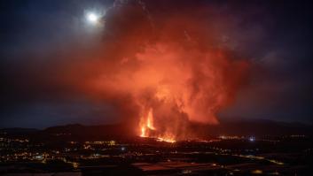La Palma empieza a confinar barrios ante el riesgo de gases tóxicos por la llegada de la lava al mar