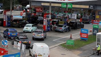 Las claves para entender la crisis de la escasez de gasolina en Reino Unido