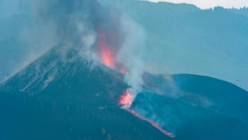 La lava vuelve a fluir con rapidez en La Palma, pero aún está a un kilómetro del mar