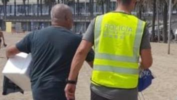 Tres detenidos por vender mojitos con restos fecales en las playas de Barcelona