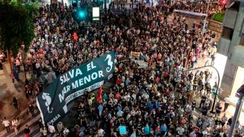 Murcia se echa a las calles en masa para exigir un futuro al Mar Menor