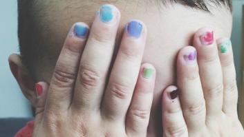 La genial reacción de un padre después de que su hijo sufriese 'bullying' por pintarse las uñas