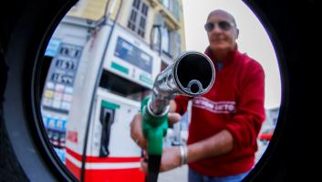 Francia anuncia una subvención de 100 euros ante el alza de los combustibles