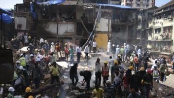 Siete muertos y decenas de desaparecidos al derrumbarse un edificio en Bombay