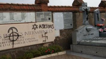 Pintan con símbolos nazis y antisemitas las tumbas de las Brigadas Internacionales del cementario de Fuencarral