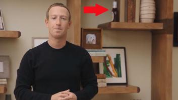Medio mundo se ha fijado y medio mundo alucina con el detalle al fondo de Mark Zuckerberg