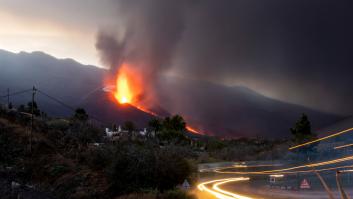 La lava destroza más casas en su avance hacia el mar y preocupan las emisiones de dióxido de azufre