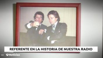 Mónica Carrillo piropea a Matías Prats en pleno telediario por una foto de cuando era becario