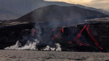 El volcán crea una megafajana en La Palma, con la unión de la nueva con la de 1949