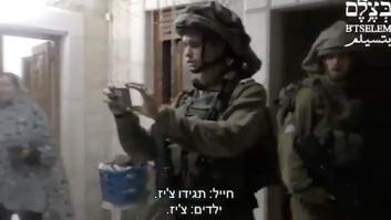 "Patata": soldados israelíes sacan de la cama a niños palestinos y les obligan a hacerse fotos
