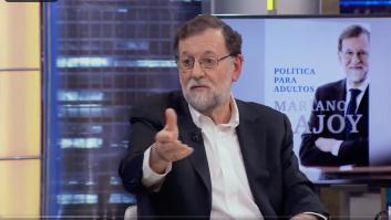 Una diputada de Podemos le pregunta a Rajoy cómo está y hasta ella se ríe con la respuesta