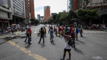 Muere un hombre quemado durante una protesta en Venezuela