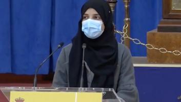 Samia, la joven refugiada afgana que ha emocionado a Pedro Sánchez con su discurso