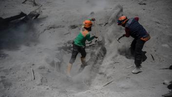 Aumentan a 34 los fallecidos por la erupción del volcán de Indonesia