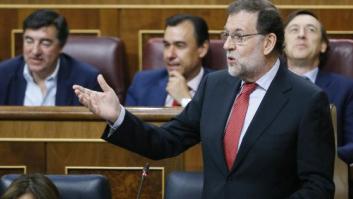 Rajoy reitera su confianza en los reprobados Montoro y Catalá y recuerda que sólo él puede cesar ministros