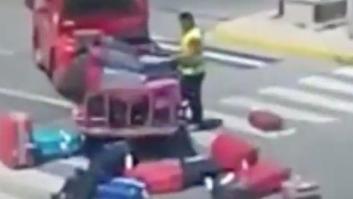 Un operario del aeropuerto de Ibiza, 'cazado' maltratando las maletas