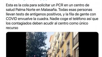 La imagen de la cola para pedir un PCR en el centro de Madrid que indigna en Twitter