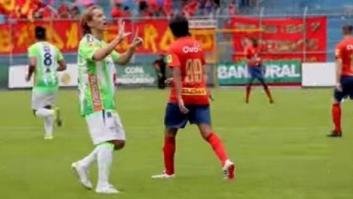 Polémica por el gesto de Míchel Salgado a unos aficionados del Barça durante un amistoso