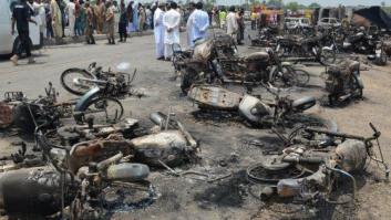 Al menos 123 muertos por la explosión de un camión cisterna en Pakistán
