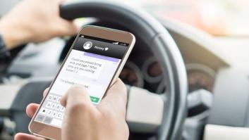 La DGT endurece el castigo: esto es lo que propone hacerle a quienes usen WhatsApp al volante