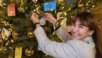 Lío por lo que ha colgado Laura Borràs en el árbol de Navidad del Parlament de Cataluña