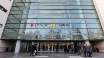 Condenan a prisión a un guía del Parlamento valenciano por agredir sexualmente a una menor en una visita