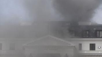 Un incendio destruye el Parlamento de Sudáfrica