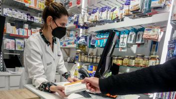 Los catalanes deberán notificar los positivos por test de antígenos en farmacias