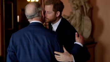 El comentario del príncipe Carlos sobre Harry que la prensa británica ve como señal de paz