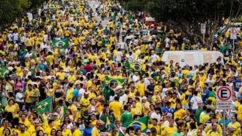 Por qué esta foto de dos manifestantes brasileños ha desatado un debate nacional