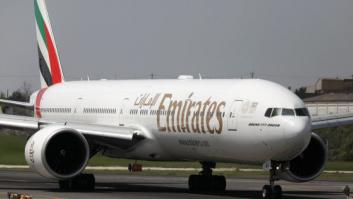 Un avión de Emirates pasa horas en cuarentena en Nueva York tras caer enfermos varios pasajeros