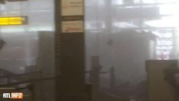 El caos en el interior del aeropuerto de Zaventem tras las explosiones (VÍDEO)