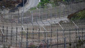 Detenidos por "organización criminal" 10 inmigrantes que saltaron la valla de Ceuta de julio