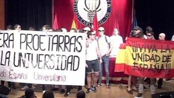 Un grupo de falangistas revienta un acto de los titiriteros de 'Gora Alka-Eta' y César Strawberry