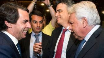 Aznar reclama "nuevos liderazgos" delante de Rajoy