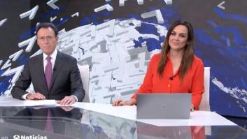 Mónica Carrillo pega el corte del día a Matías Prats al saltarse el guion en 'Antena 3 Noticias'