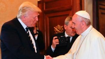 El papa Francisco recibe a Trump con un apretón de manos