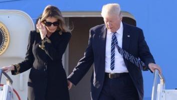 Melania esquiva (otra vez) la mano de Trump cuando bajaban del Air Force One en Roma